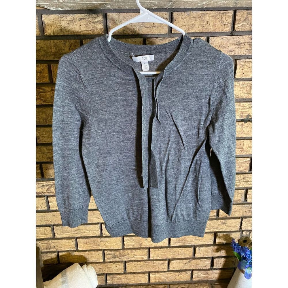 1901 Women’s Gray Sweater‎